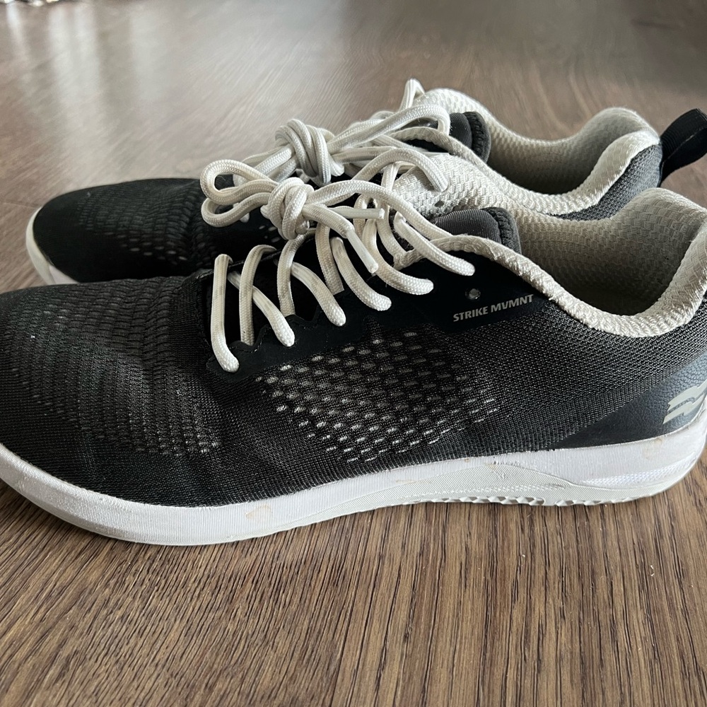 Black & White Men's Lightweight Athletic Sneakers